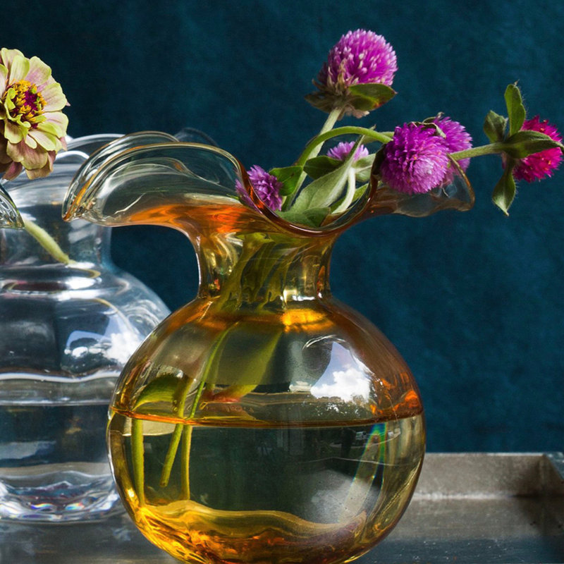 Vase de table en verre Hibiscus, Hauteur totale - 5,5 po, Ambre