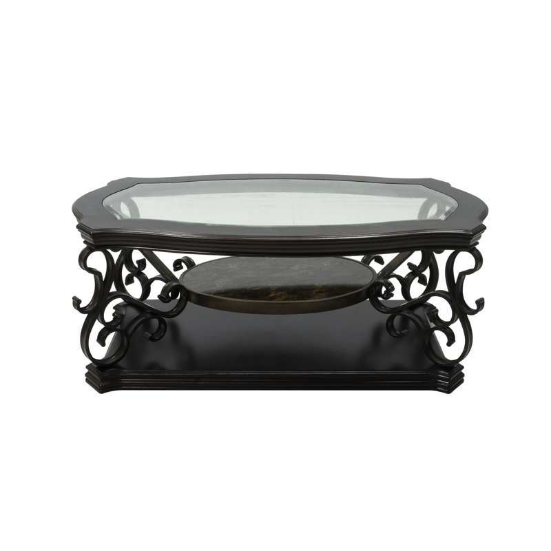 Table basse marron avec dessus en verre transparent, rangement et structure en métal. Construction élégante, surface