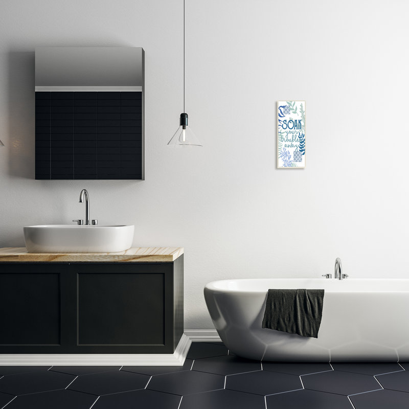 «Soak Your Trouble Away», art textuel sur bois, H 17 po x l 7 po x P 0,5 po, Bois naturel