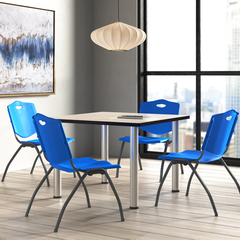 Plateau de table Kee Square, 4 chaises empilables, Noir, Bleu