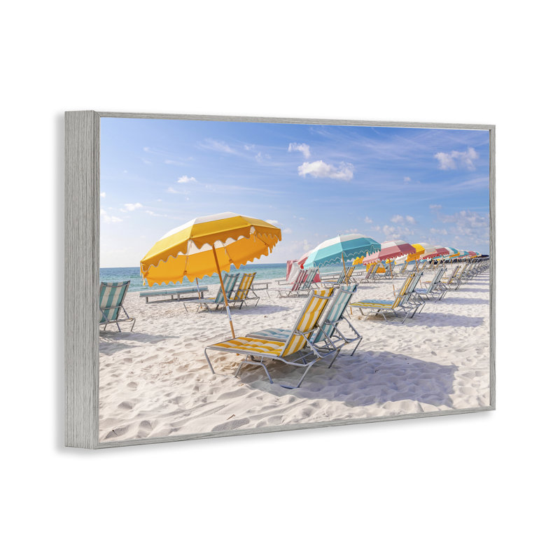 Parapluie rayé sur une plage ensoleillée, estampe numérique, design par Richard Silver, H 16 po x l 24 po