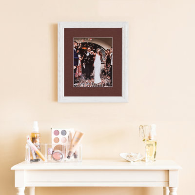 Cadre photo Arttoframes de 8 po x 10 po blanc cassé délavé sur bois de frêne avec passe-partout simple de 2 po disponible en plus de 60 couleurs, pour des photos de 8 po x 10 po avec le tapis ou des photos de 12 po x 14 po sans le tapis