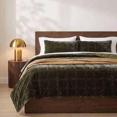 Stella Velvet Quilt Set