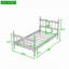 Lit plateforme classique en bois avec tête de lit à fuseaux et sommier à lattes-2133855261-2133855263