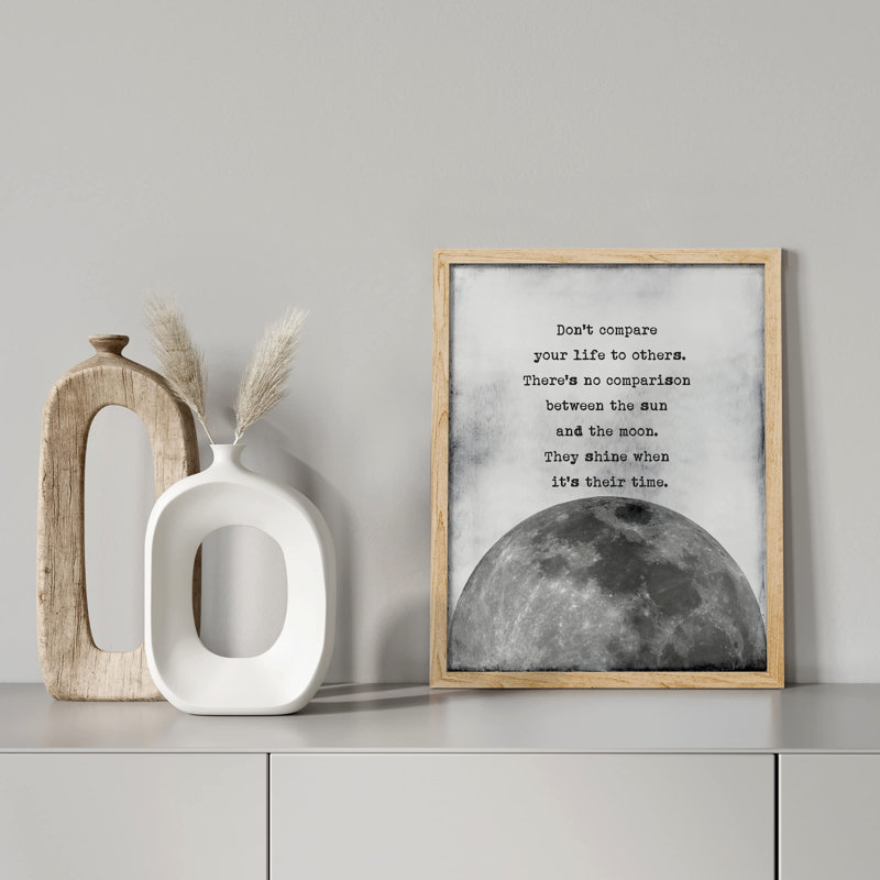 «Don'T Compar The Moon To The Sun Inspiring Motivational Life Cold Industrial» sur papier, Naturel, H 16 po x l 12 po