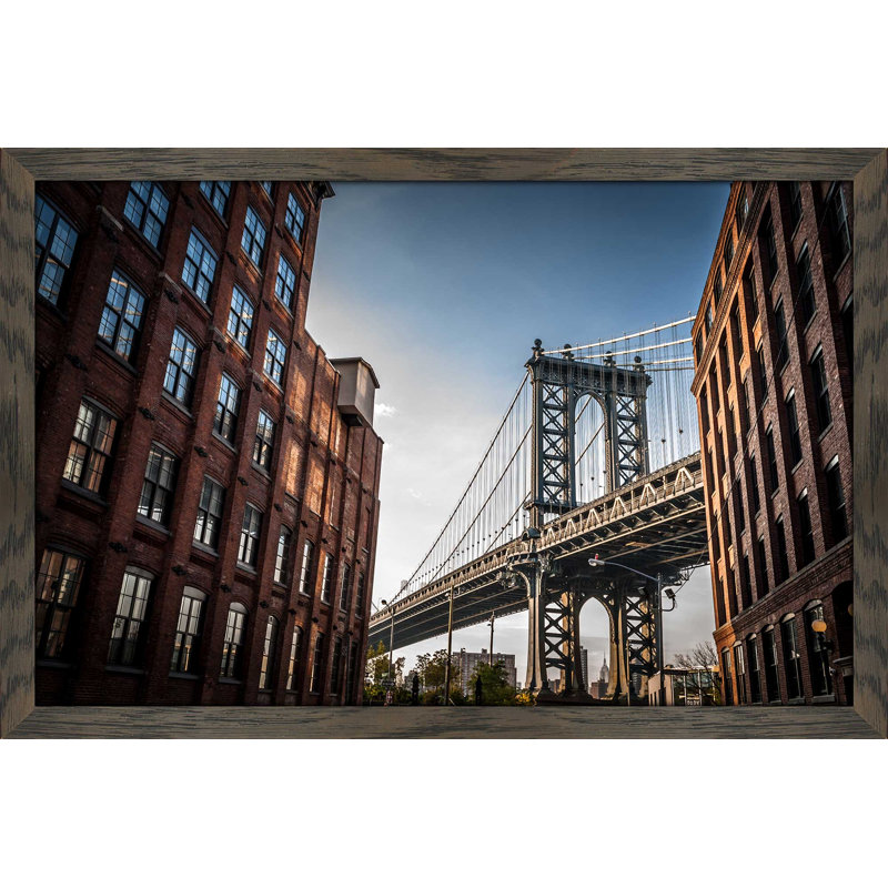«Manhattan NYC», reproduction de photo encadrée, H 27,5 po x l 39,5 po x P 0,75 po, Cadre chocolat patiné