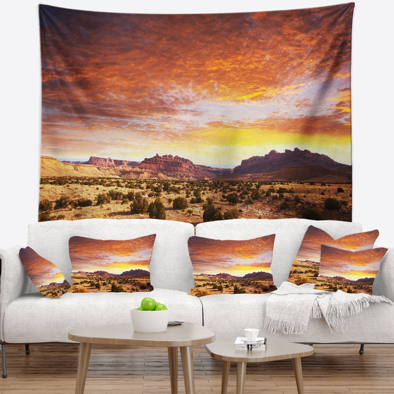 Tapisserie paysager avec des nuages épais au coucher du soleil, H 50 po x l 60 po