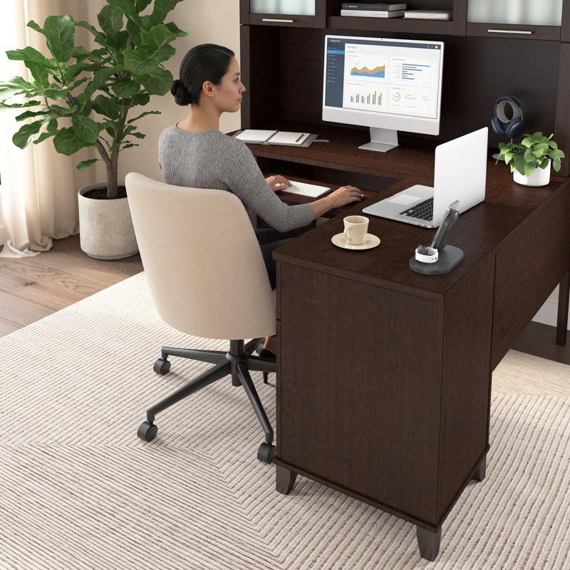 Bureau en L 60 po avec huche et rangement Paelynn, bureau d'ordinateur d'angle, bois moderne, cerisier moka, Cerise mocha