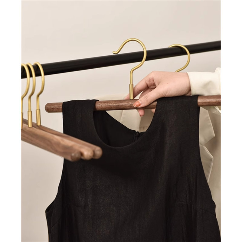Cintre standard en bois antidérapant pour robe / chandail / chandail Odey, 6