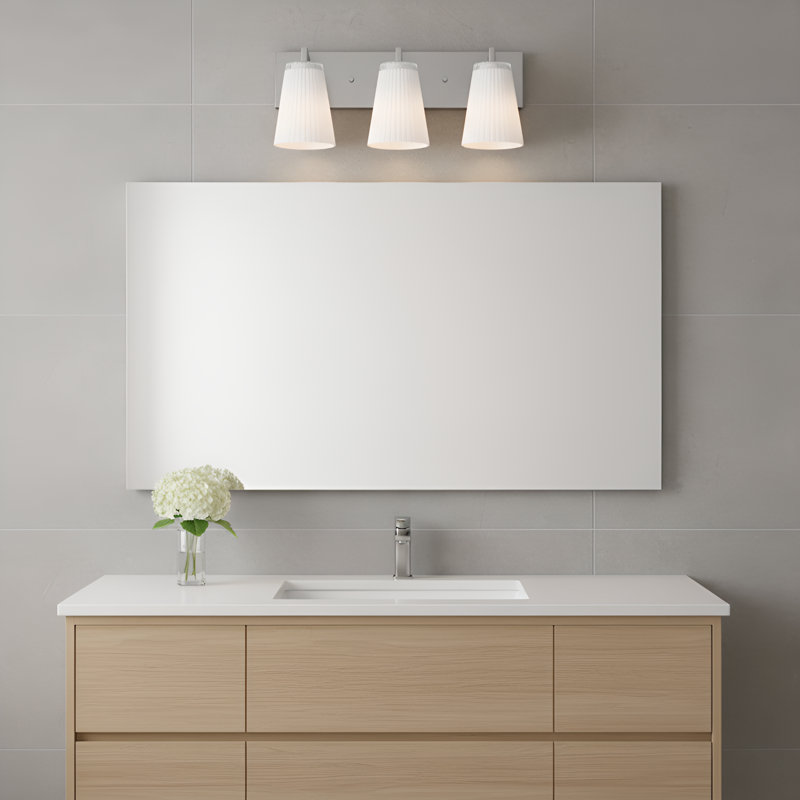 Grand meuble-lavabo Upson de Génération Éclairage , Nickel brossé, H 7,75 po x l 18 po x P 6,25 po, Trois lumières