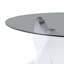 Table basse ronde en forme de X, de style artistique, avec piètement à motif de marbre et dessus en verre trempé.
