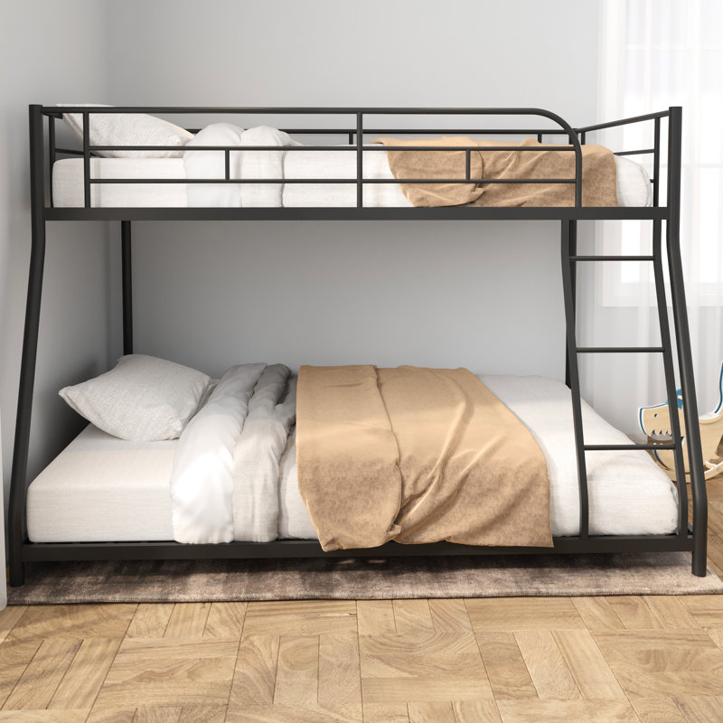 Lit superposé simple au dessus d'un lit double avec structure en acier, garde-corps et mécanisme de soutien central, poutre de support