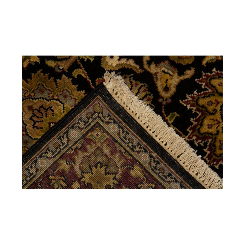 Oriental Area Rug in Black/Brown