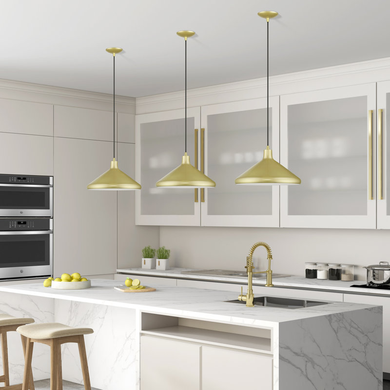 Luminaire suspendu en forme de cône doré 1 lumière avec accents en laiton poli et abat-jour en aluminium doré doux avec intérieur blanc