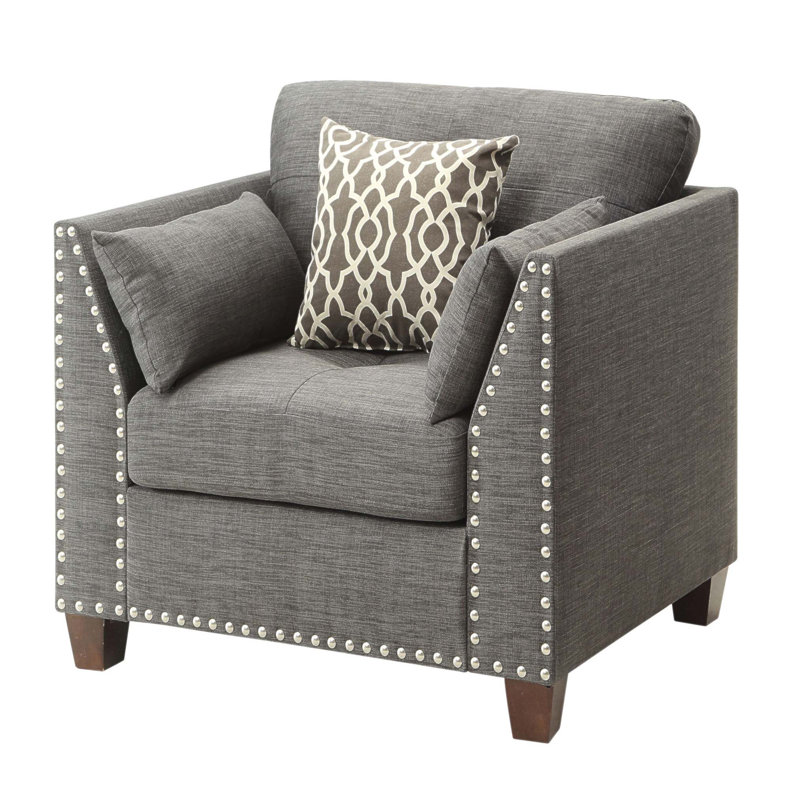 Fauteuil à accoudoirs évasés gris anthracite clair avec coussins décoratifs, alliant confort et style pour tout espace de vie