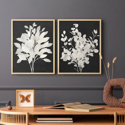 «Misty Branches I», reproduction encadrée de qualité supérieure - prête à être accrochée - aucun clou requis - aucun clou requis