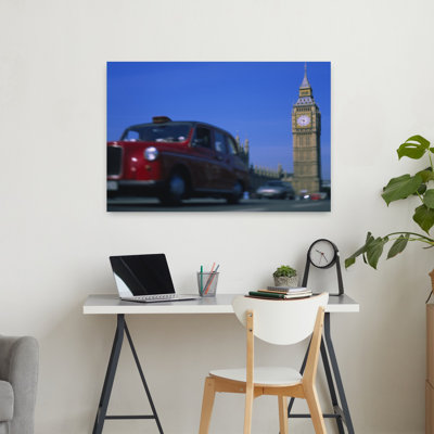 Bateau sur la route avec tour de l'horloge en arrière-plan, Big Ben, Londres, Angleterre, architecture gothique traditionnelle contemporaine, art mural
