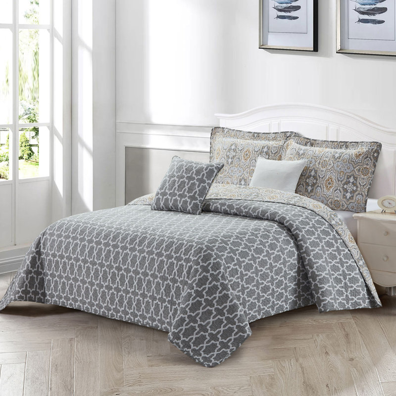 Polyester Geometric Shapes Coverlet with Pillow Shams, King Coverlet + 2 Shams + 2 Pillows