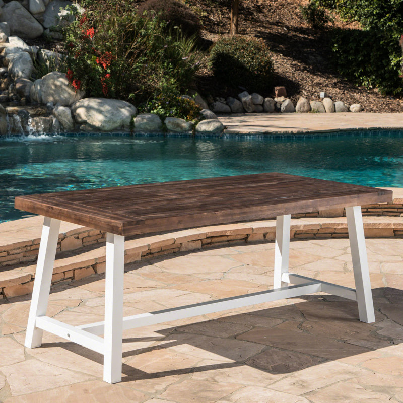 Table rustique d'extérieur en bois avec structure en métal blanc, finition sablée brun foncé, l 29,5 po x l 70,0 po x P 35,37 po, charge de 300 lb, conception à lattes, tout assemblage requis, ensemble