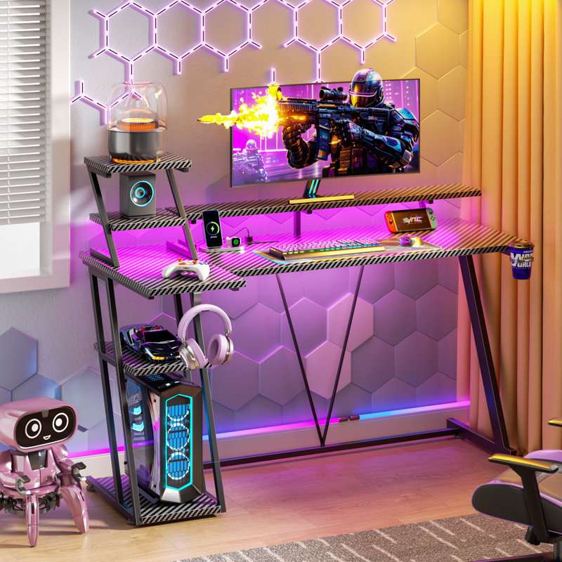 Bureau d'ordinateur de jeu avec lumières DEL, prise de courant, support pour écran et tablettes de rangement, bureau de coin de jeu moderne