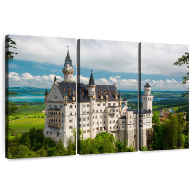 Lilie The Neuschwanstein Castle