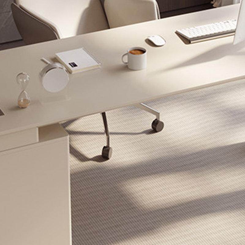 Bureau moderne, simple et élégant