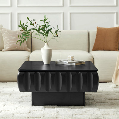 Table basse carrée à plateau relevable avec structure en bois massif et rangement caché