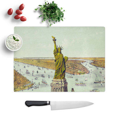 Glass Illustration of The Statue of Liberty in New York Chopping Board