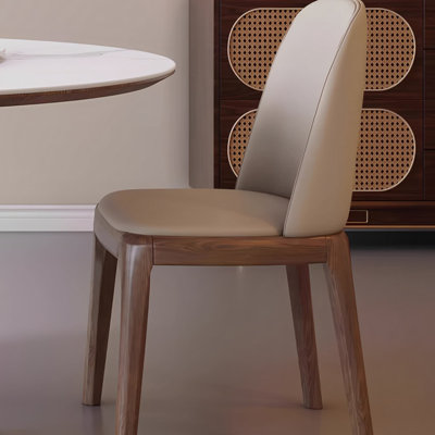 Ensemble simple de table de salle à manger et de chaises