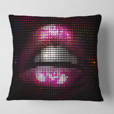 Détail de la housse de coussin carré avec insert Pixellated Lips