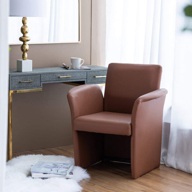 Chaise d'appoint 27 po x 26 po x 34 po en similicuir brun caramel Adelmo, design moderne, revêtement contemporain épuré et méridienne moderne
