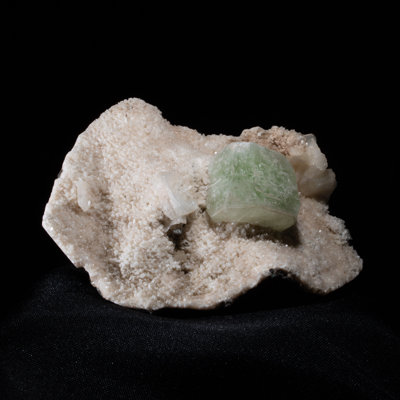 Cubic Apophyllite Solitaire sur Heulandite avec Stilbite
