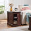Table de chevet Farmhouse avec porte de grange et tablette réglable, table d'appoint rustique pour salon et chambre à coucher