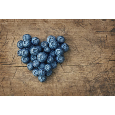 «Heart from Blackberries» - Photographie sur toile tendue