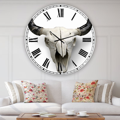 Horloge murale sur fond blanc