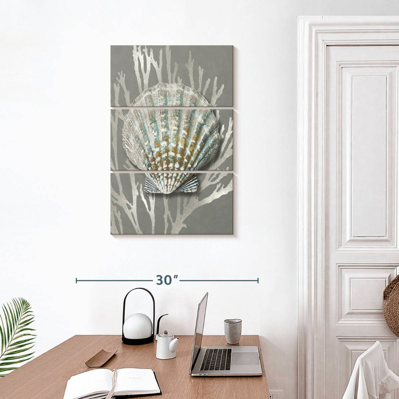 Aletra corail argenté sur fond gris IV, H 32 po x l 20 po