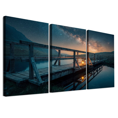 Ensemble de 3 toiles murales représentant une jetée en bois avec lanterne et Voie lactée