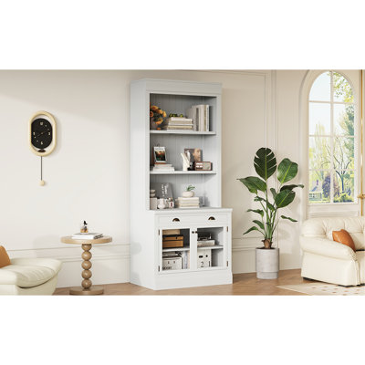 Bibliothèque blanche moderne de 83,4 po de hauteur avec 2 portes en verre trempé, 1 tiroir, tablette ajustable et quincaillerie de tiroir d'oxydation en bois massif, 3 tablettes ouvertes pour l'organisation de la chambre à coucher