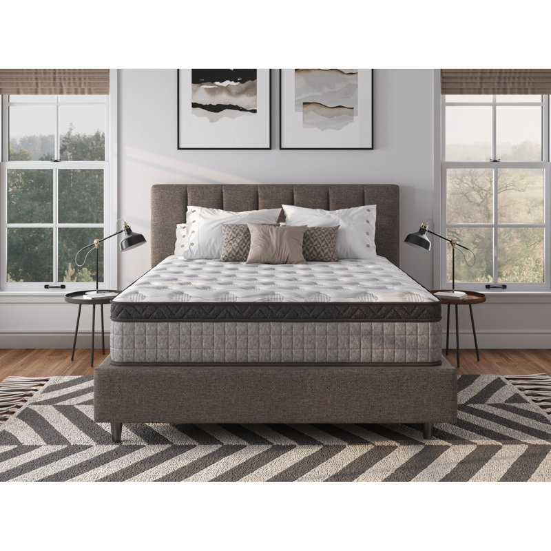 Le grand matelas de 10 po comprend de la mousse viscoélastique gélifiée rafraîchissante et, pour un soulagement idéal, un isolement apaisant et une taille de nuit apaisante, assure un meilleur sommeil