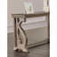 Table de canapé traditionnelle avec pieds à volutes sculptés et finition chêne vieilli