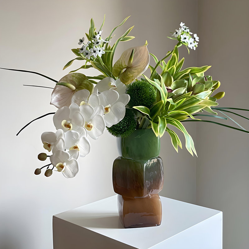 Ornements de fleurs simulées
