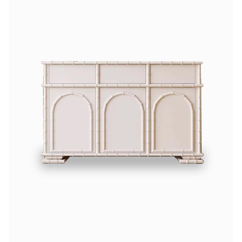 Armoire à chaussures de couleur crème avec des accents de bambou