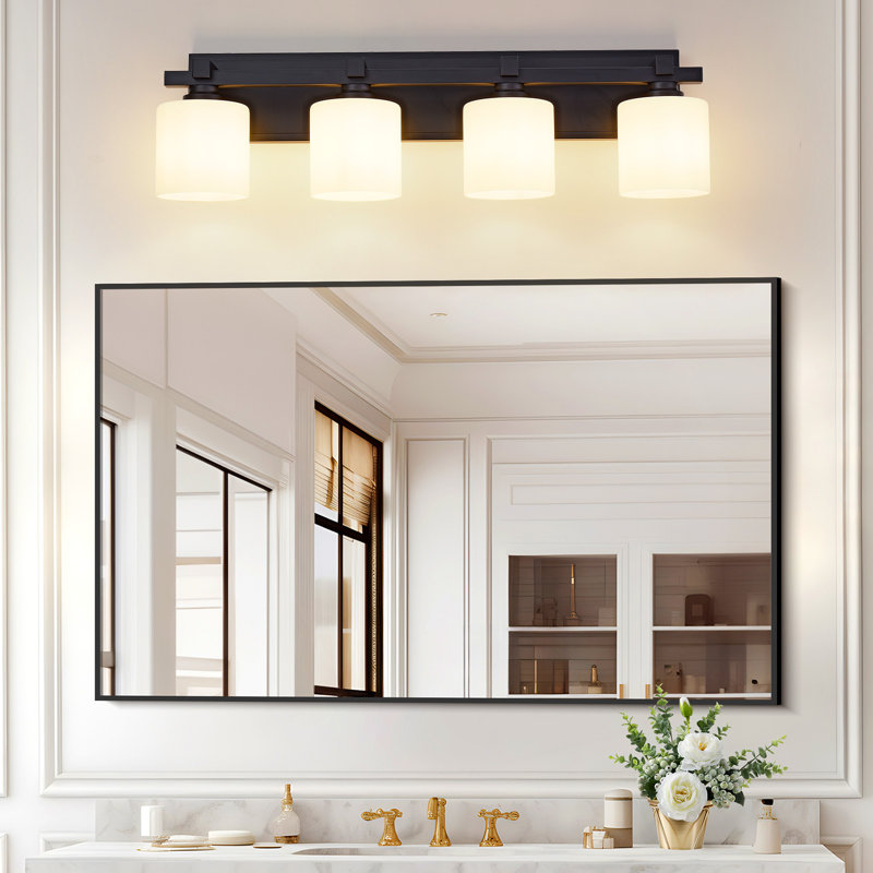 Applique murale de style ferme pour miroir, 70 cm (27,6 po), noire, à 4 lumières, avec abat-jour en verre dépoli et douilles E26.
