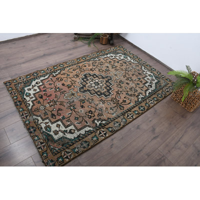Tapis brun traditionnel 47,7 x 73,2 po