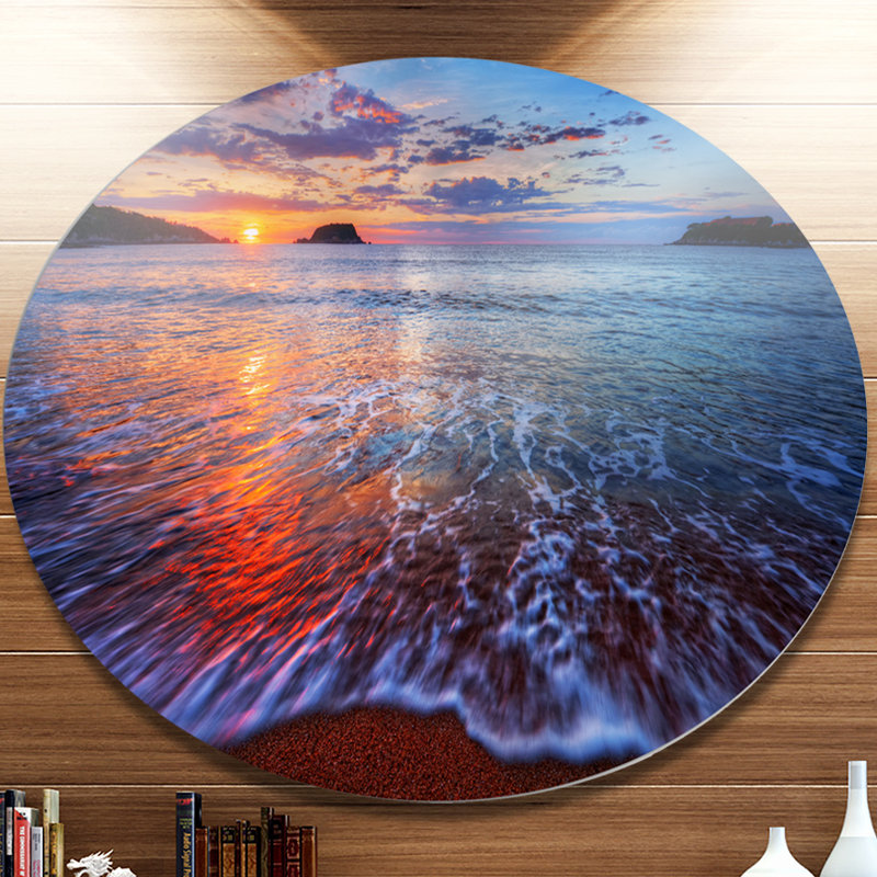 «Placid Shore and Whimsical Clouds», reproduction de photo sur métal, H 36 po x l 36 po