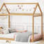 Lit simple en bois