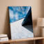 Toile, composition architecturale minimaliste mettant en vedette un art mural blanc entrecroisé avec un toit angulaire foncé posé sur toile-428417400