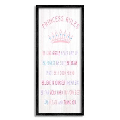 Princesse répertoriée par la reine des enfants, faisant semblant de la couronne rose, de la ferme grise rustique, giclée, art texturé par Daphne Polselli