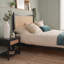 Structure de lit plateforme avec tête de lit en rotin, conception en osier, support en lattes de bois, style bord de mer bohème, aucun sommier requis-132962809-132962812