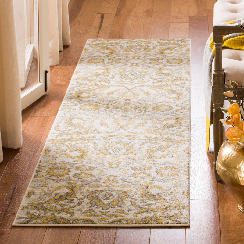Tapis ivoire et doré damassé Adie, Tapis de couloir 2 pi 2 po x 7 pi